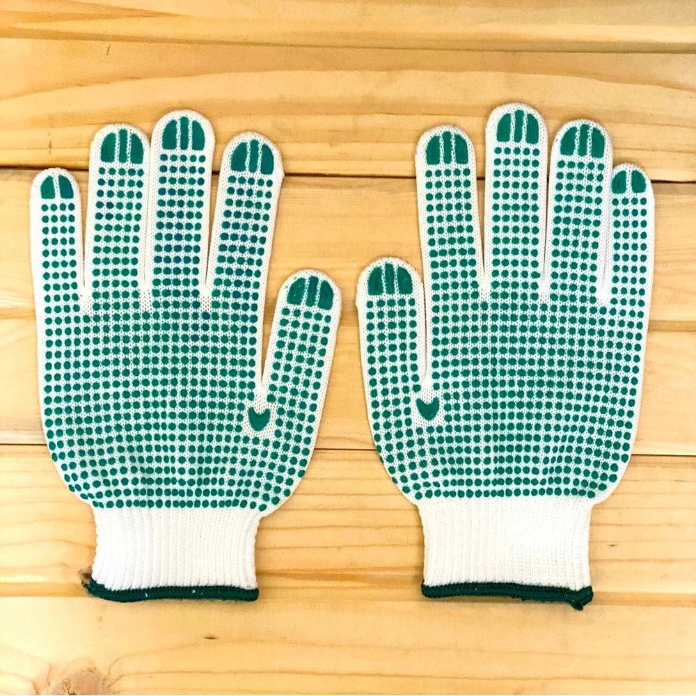 🟢 {3/$15} Grippy Gloves - NWOT